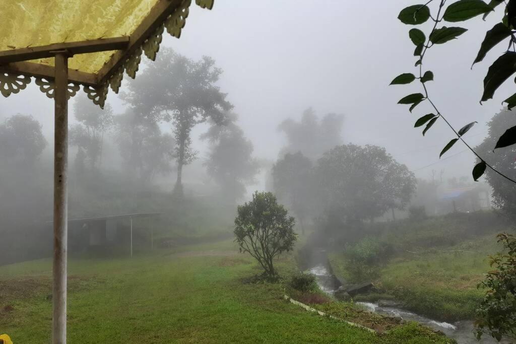 Farmstay In ചില്ലുകൂടാരം At Les Domki Et Al. Vagamon Exterior foto