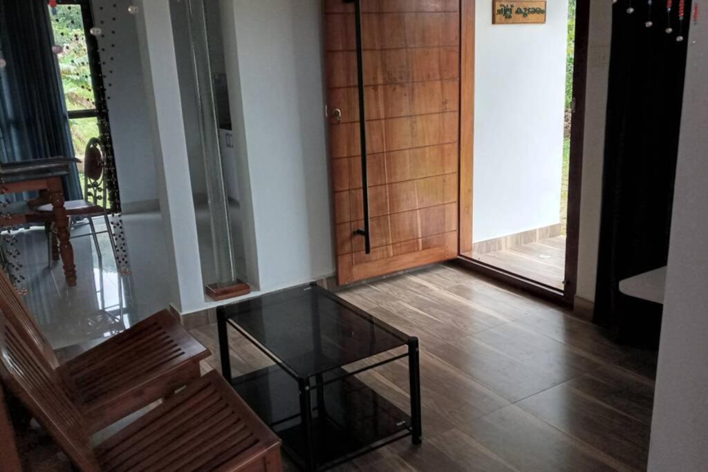 Farmstay In ചില്ലുകൂടാരം At Les Domki Et Al. Vagamon Exterior foto